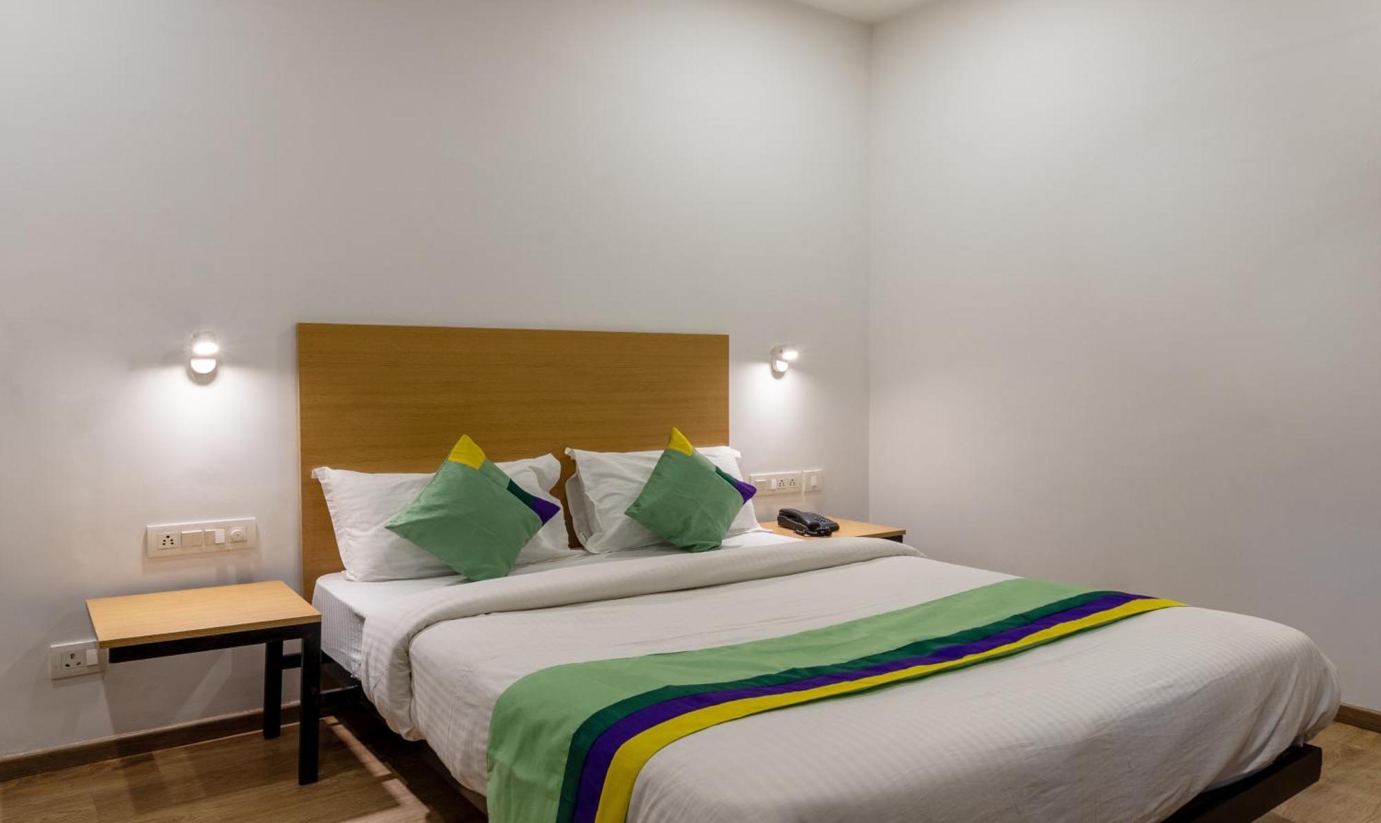 Treetops Inn Csennai Kültér fotó